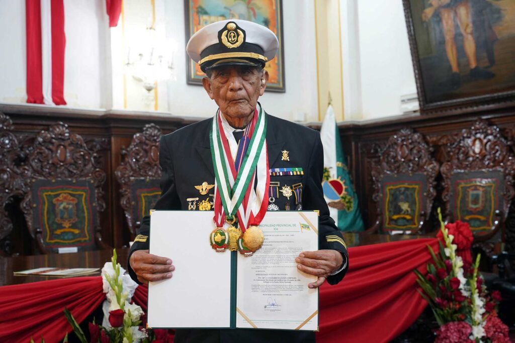 Fiestas Patrias: civismo y marcialidad en desfile celebrado por el aniversario patrio