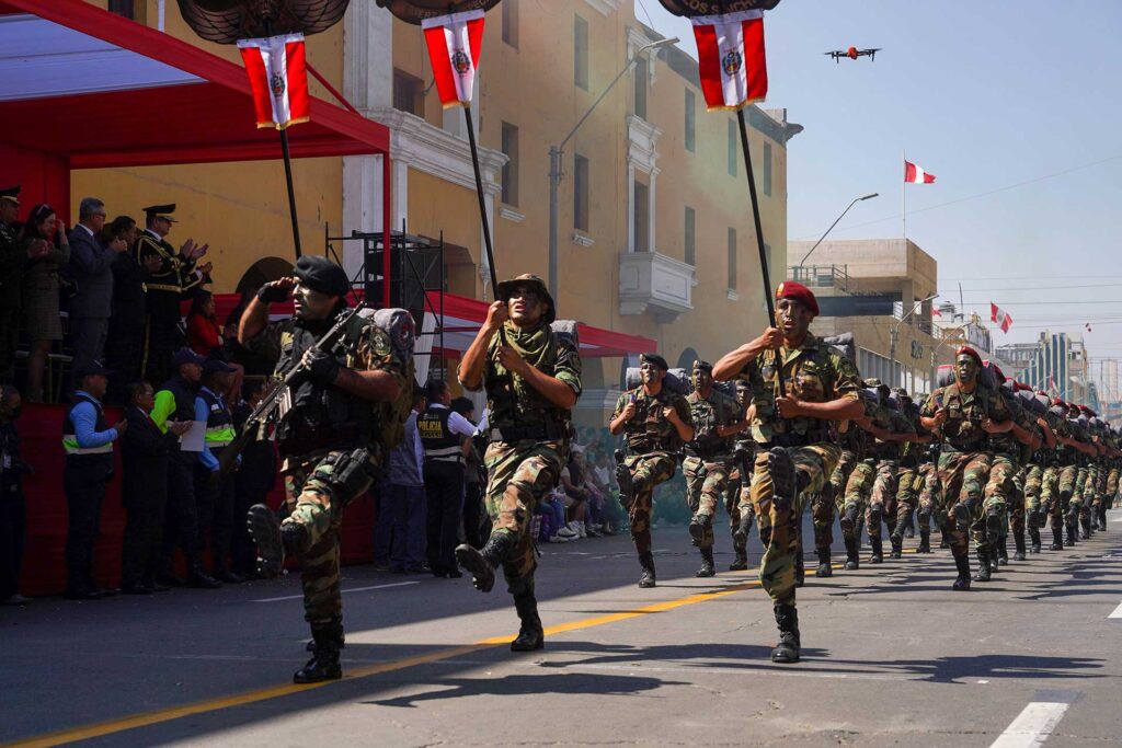 Fiestas Patrias: civismo y marcialidad en desfile celebrado por el aniversario patrio
