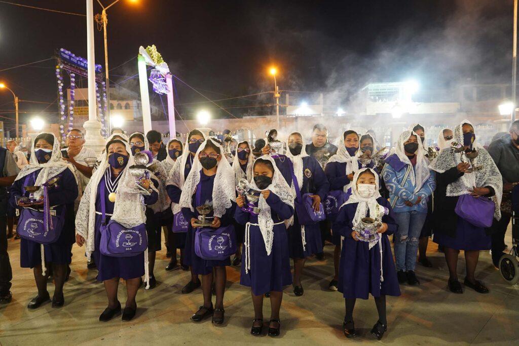Miles de fieles acompañan al Señor de Luren en su primer recorrido tras dos años de pandemia