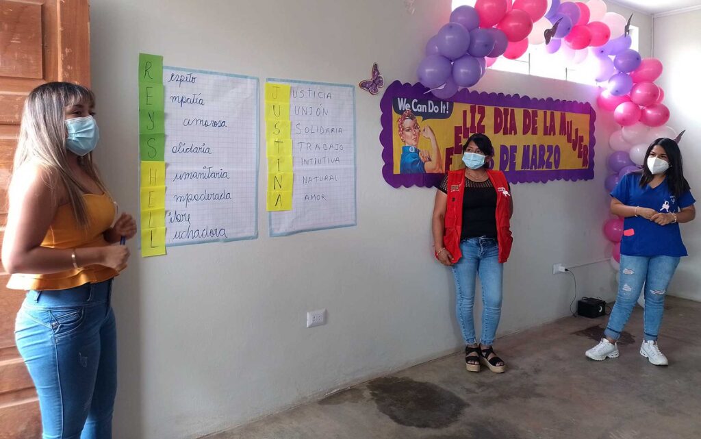 Mujeres demandan en su día igualdad de derechos y oportunidades