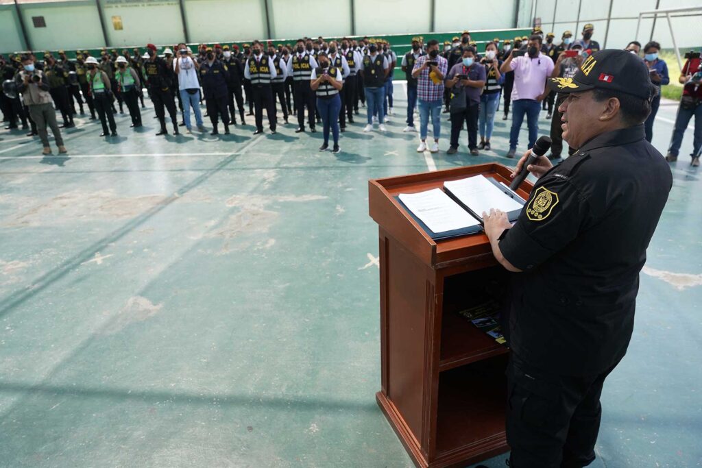 Policías se someten a pruebas de absorción atómica por muerte de protestante